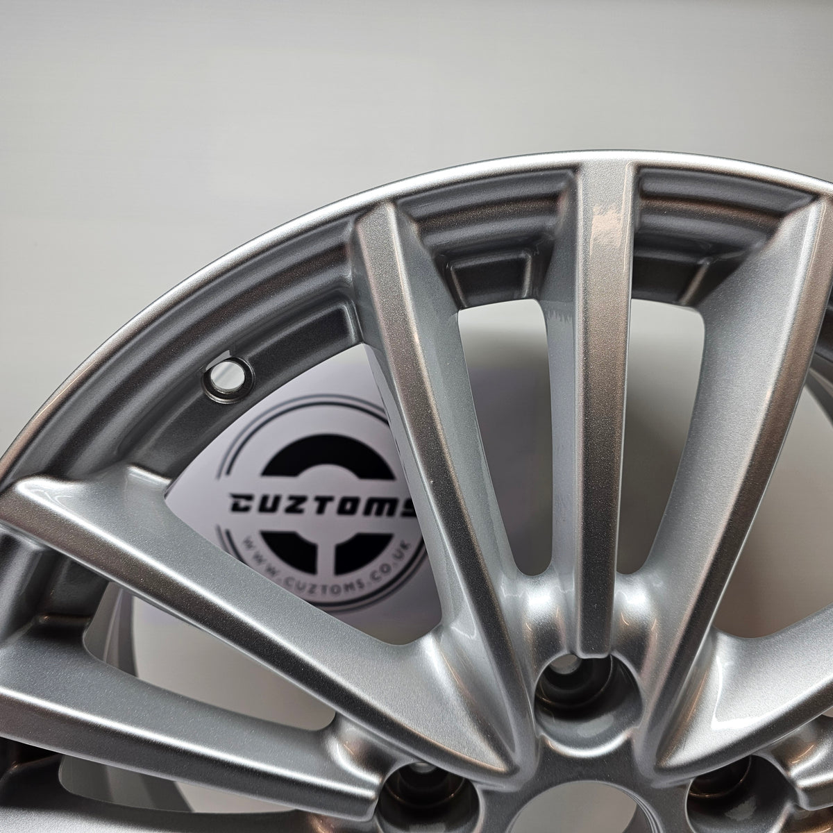 sui② Suzuki Swift Sport ZC32S Genuine Alloy Wheel - 43210-70L70-ZA8