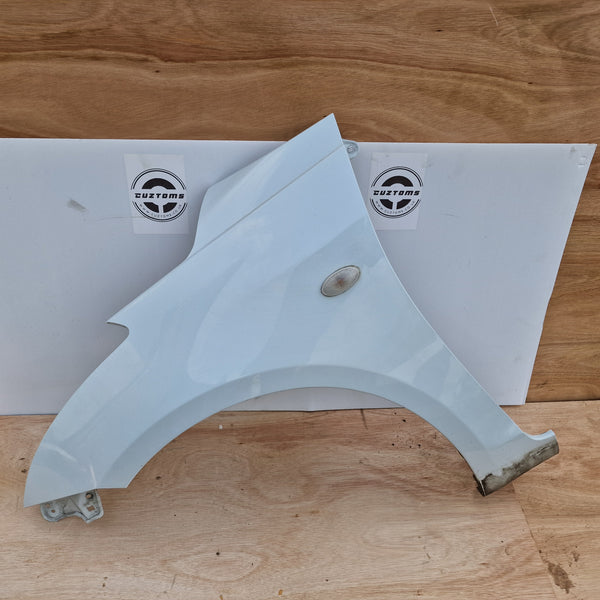 Suzuki Swift NEARSIDE WING / FENDER * WHITE ZNL * 2011-17