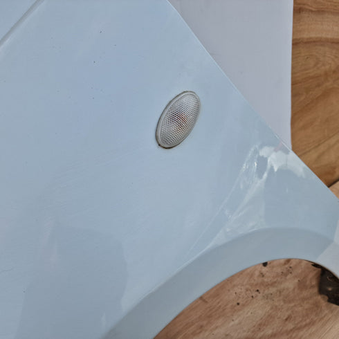 Suzuki Swift NEARSIDE WING / FENDER * WHITE ZNL * 2011-17
