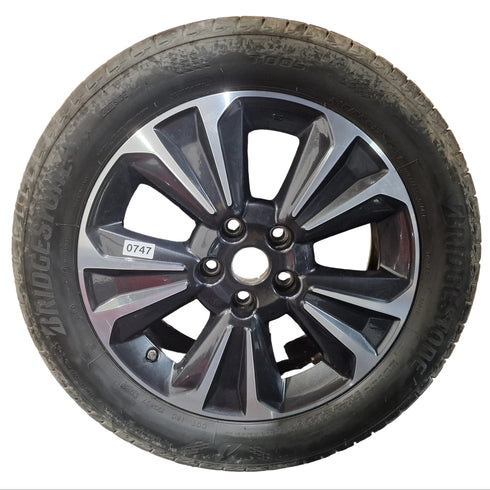 Suzuki Vitara SZ5 Single Alloy Wheel & Tyre 215/55/17 * 0747