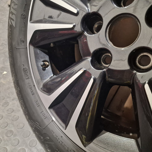 Suzuki Vitara SZ5 Single Alloy Wheel & Tyre 215/55/17 * 0747