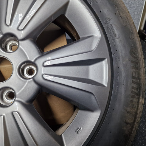 Suzuki Vitara SZ-T Single Alloy Wheel & Tyre 215/55/17 * 0858