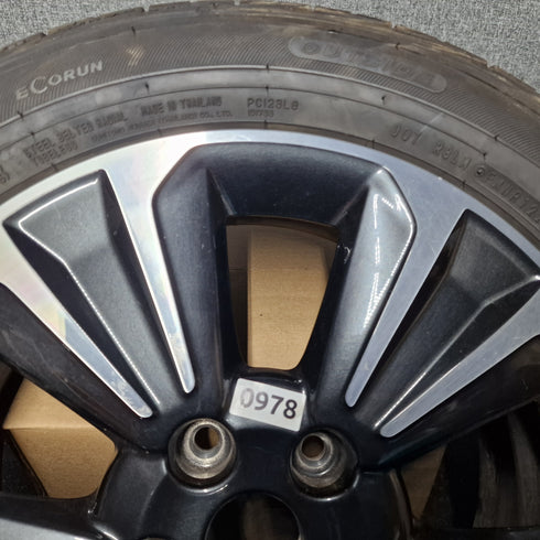 Suzuki Vitara SZ5 Single Alloy Wheel & Tyre 215/55/17 * 0978