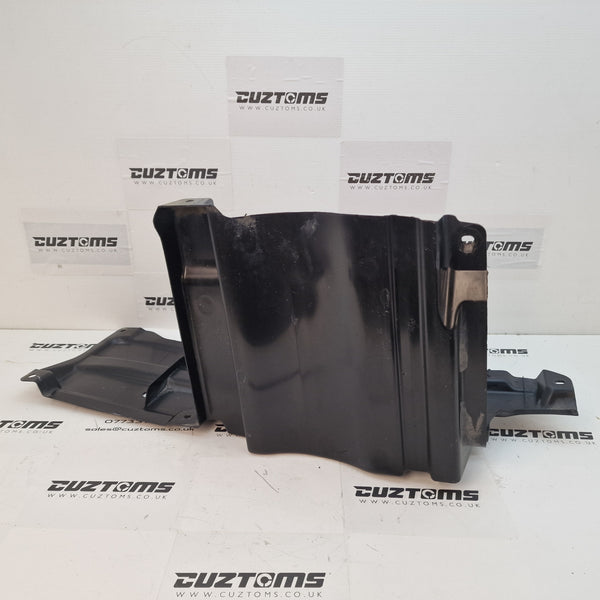 Suzuki Swift NS Arch Cover * 72422-52R00 L *